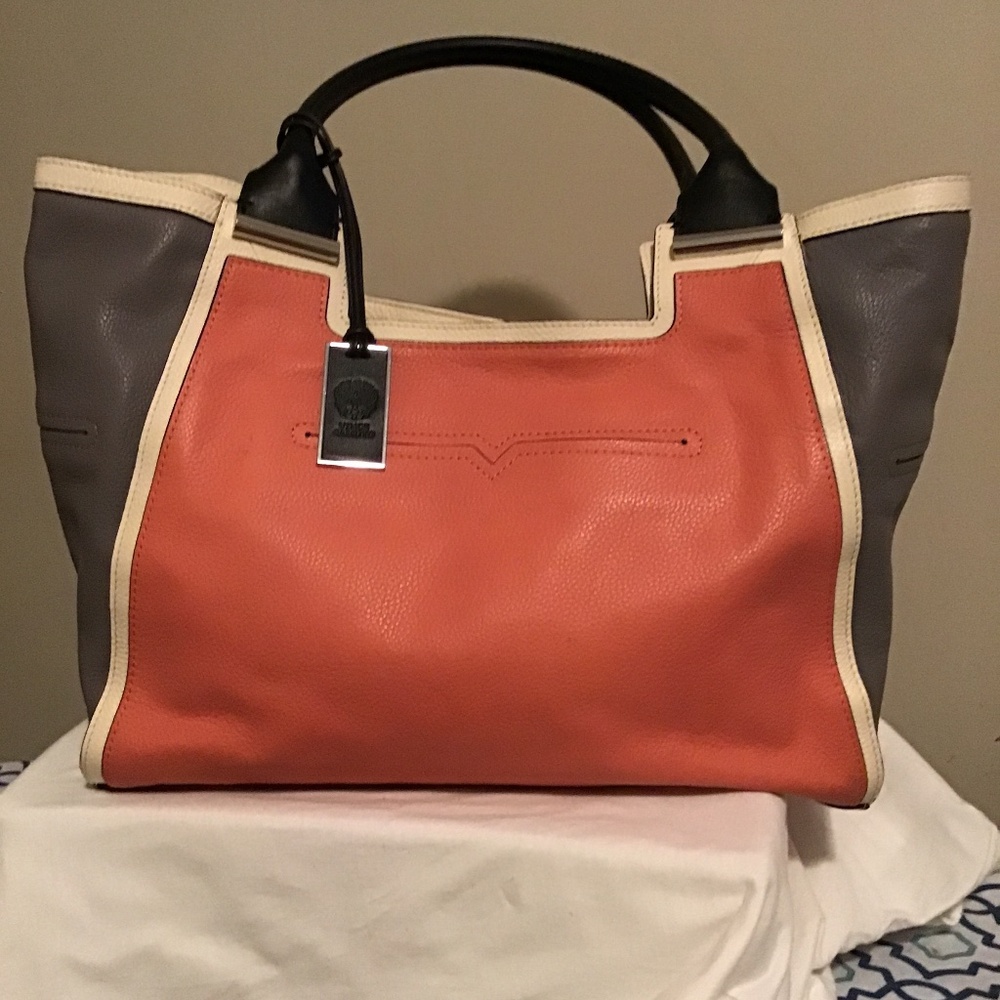 😎Vince Camuto, see photos, great cond., super clean inside, great leather 🔥